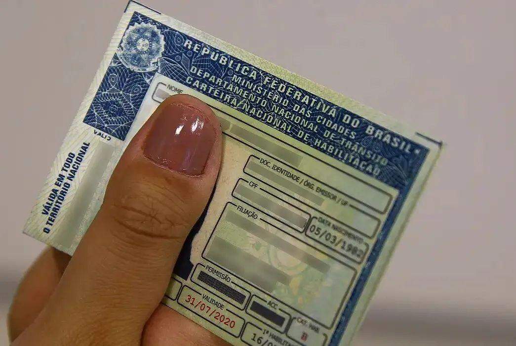 A resolução permite aos motoristas solicitar o cancelamento da própria Carteira Nacional de Trânsito (CNH)