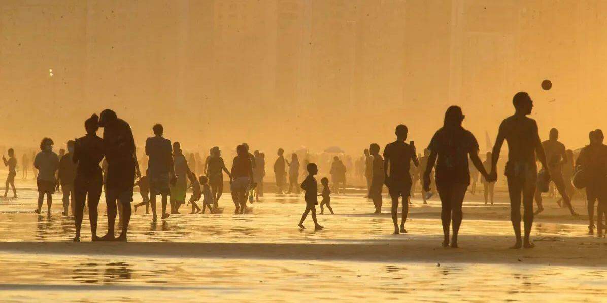 Segundo especialistas, o El Niño muito forte pode elevar as temperaturas na Baixada Santista nos próximos meses, com períodos de sensação térmica elevada, especialmente durante a primavera e o verão