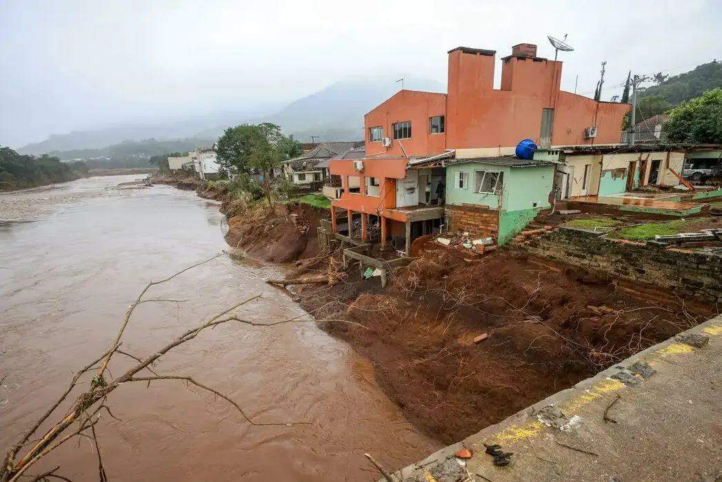 Na área de infraestrutura, são estimados R$ 29,5 milhões para a reconstrução de pontes, estradas, calçamento e sistemas de drenagens urbanas