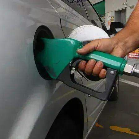 Etanol, GNV e carros elétricos aumentam a concorrência com a gasolina