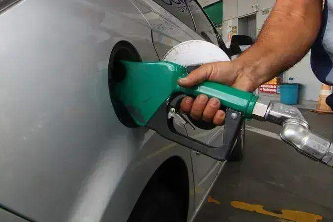 Etanol, GNV e carros elétricos aumentam a concorrência com a gasolina