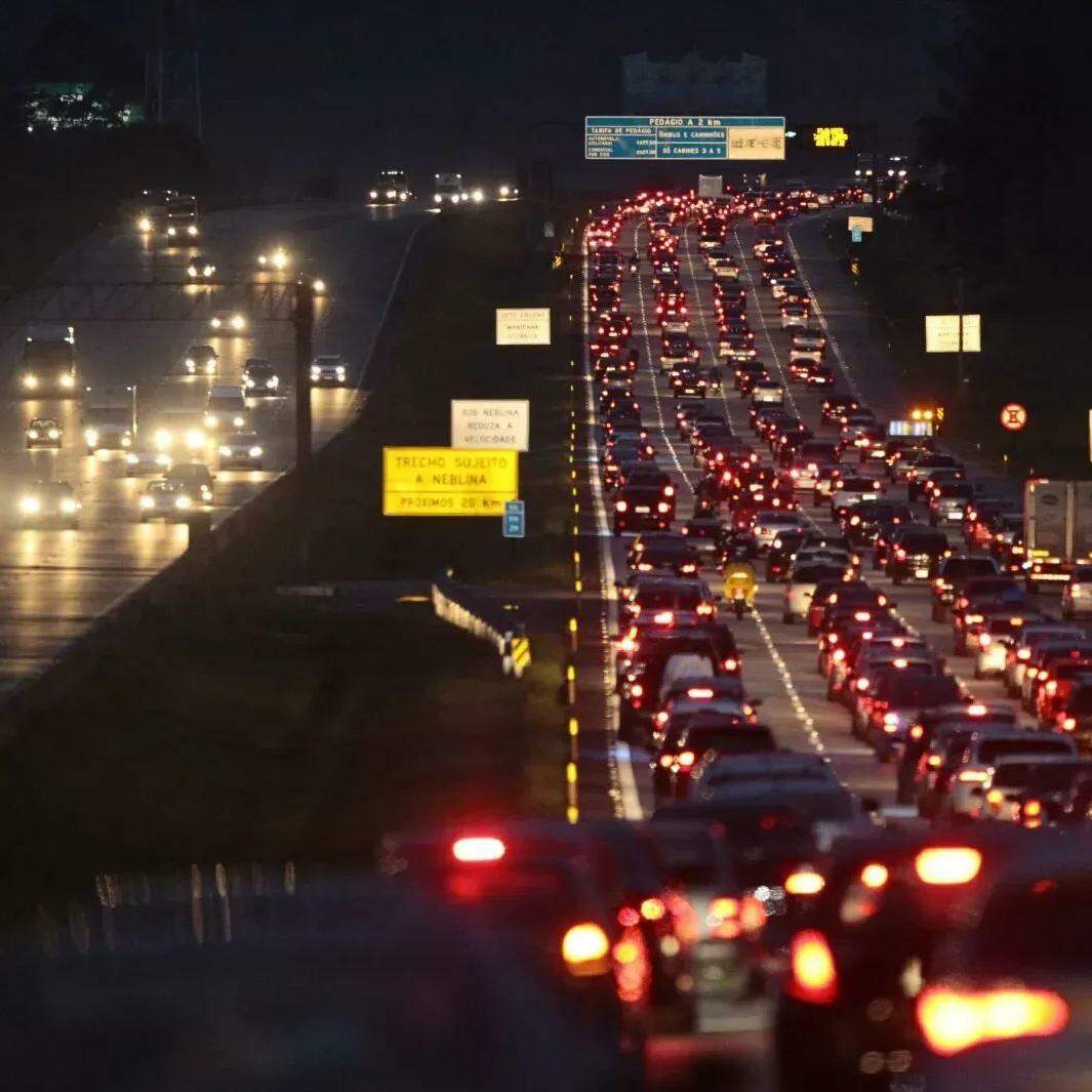 As rodovias Imigrantes e Anchieta concentram o congestionamento no litoral de São Paulo
