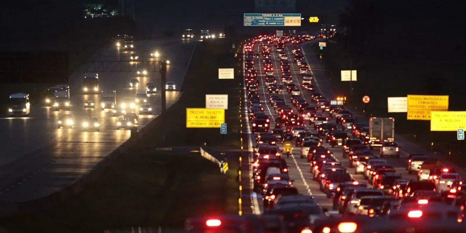 As rodovias Imigrantes e Anchieta concentram o congestionamento no litoral de São Paulo