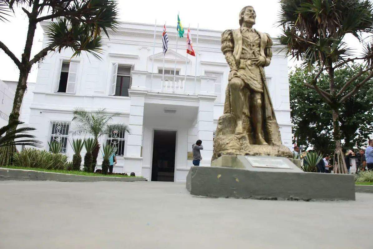 Para renegociar dívidas, um meio é marcar atendimento na Prefeitura (foto). Outro, na Procuradoria Fiscal