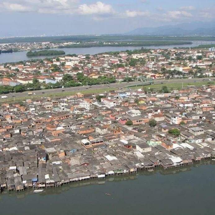 Feto foi localizado em uma área de mangue na Vila dos Pescadores