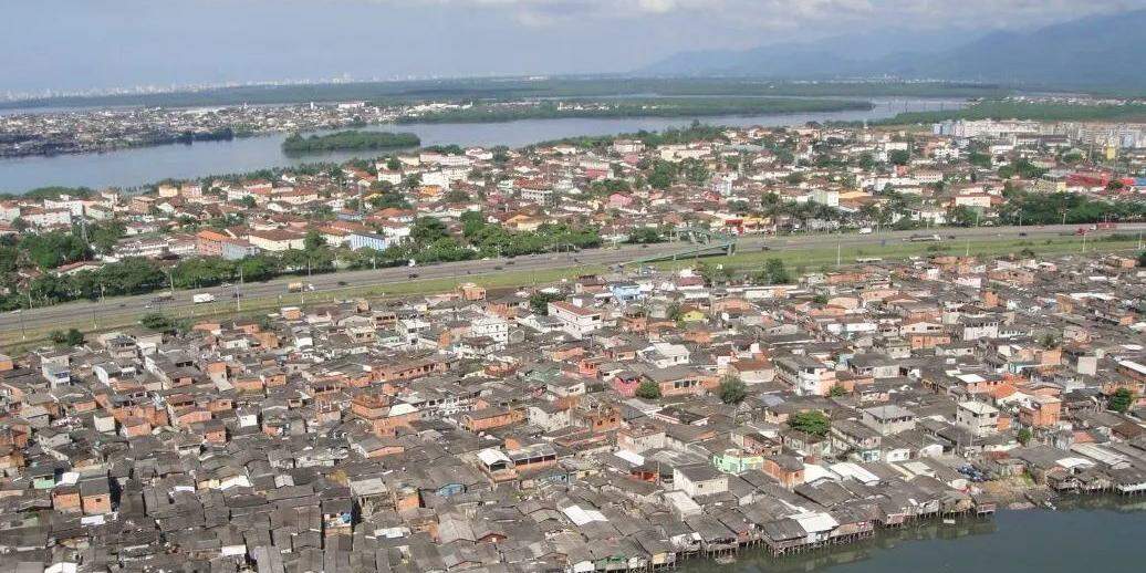 Feto foi localizado em uma área de mangue na Vila dos Pescadores