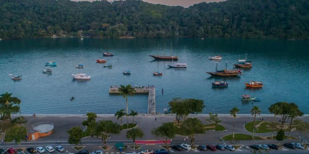 Várias cidades já cobram a taxa ambiental para entrada de turistas. Outras, como Bertioga (foto), têm entrada liberada de veículos sem a cobrança