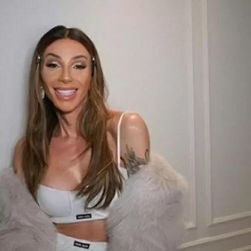 Ela ainda detalhou uma complicação que sofreu em uma cirurgia que fez nas cordas vocais há dois meses e disse que pode ter de refazer o procedimento