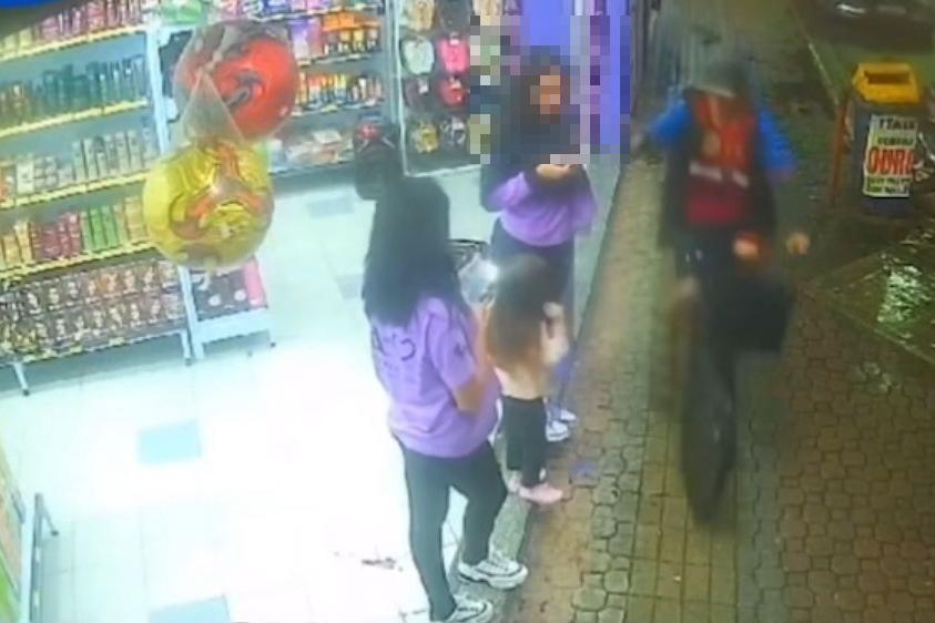 Câmera de segurança registrou o momento da ação