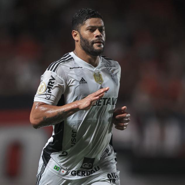 Atacante Hulk,  de 38 anos,  foi liberado pelo departamento médico do clube e viajou para o Rio Grande do Sul