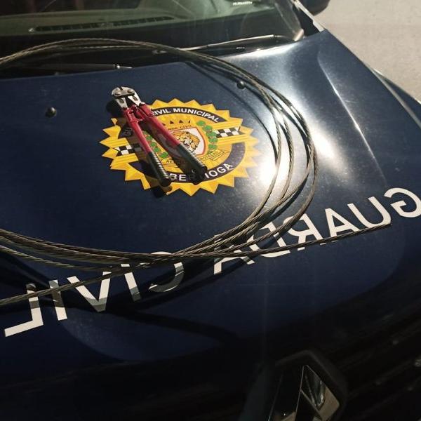 Ferramenta e fio de cobre foram apreendidos