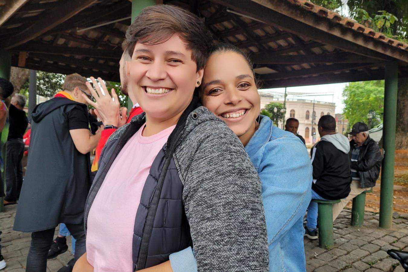 Juliete dos Santos Oliveira e Bruna Oliveira estão juntas há 11 anos e oficializaram a união há nove: "Foi amor à primeira vista"