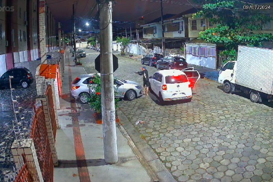 Carro foi roubado na madrugada do dia 8 de julho, no Jardim Independência, em São Vicente
