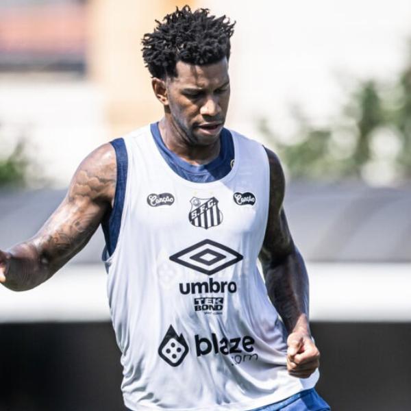 Às voltas com dores nas costas, o zagueiro Gil volta ao time após ficar fora do jogo contra o Paysandu