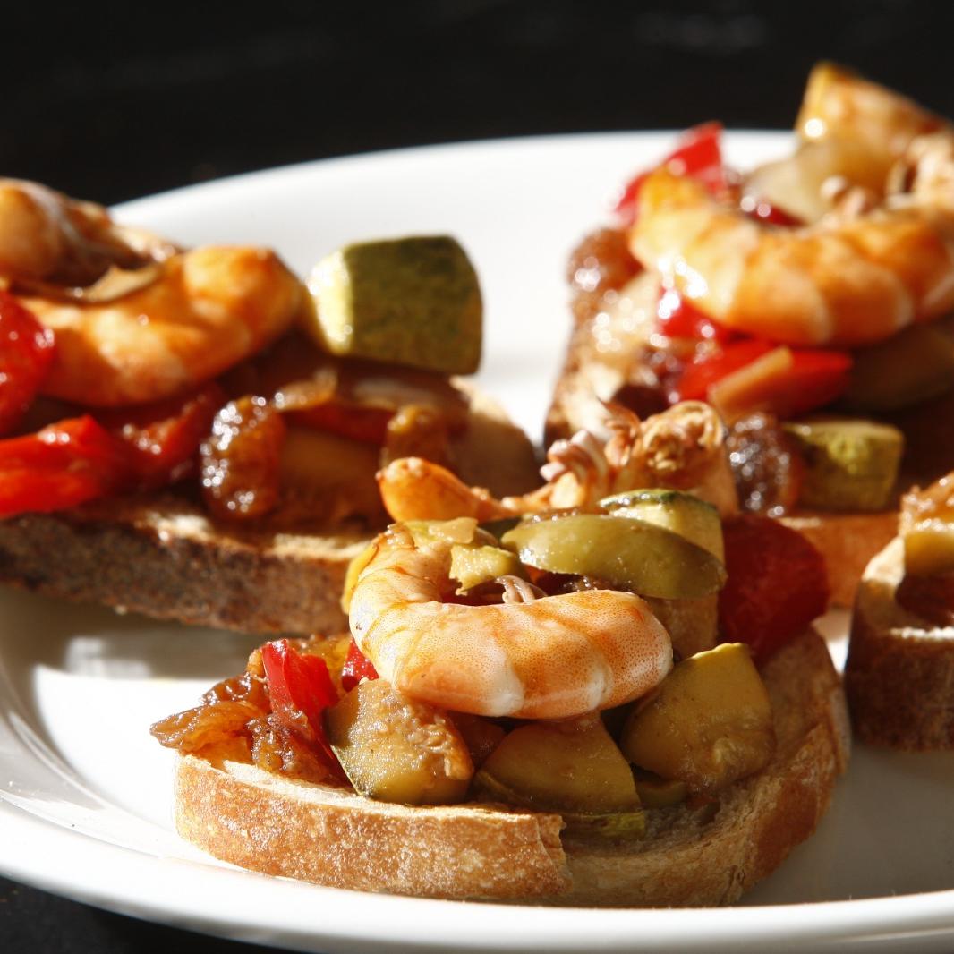 Momento Boa Mesa: aprenda como se faz a caponata de camarão, do chef Fábio Leal 