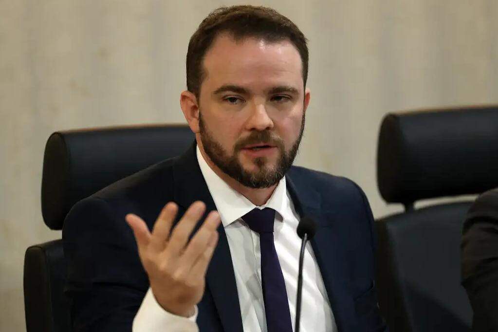 Projeto de fim da necessidade de declaração do IR está a todo vapor na Fazenda, diz Durigan