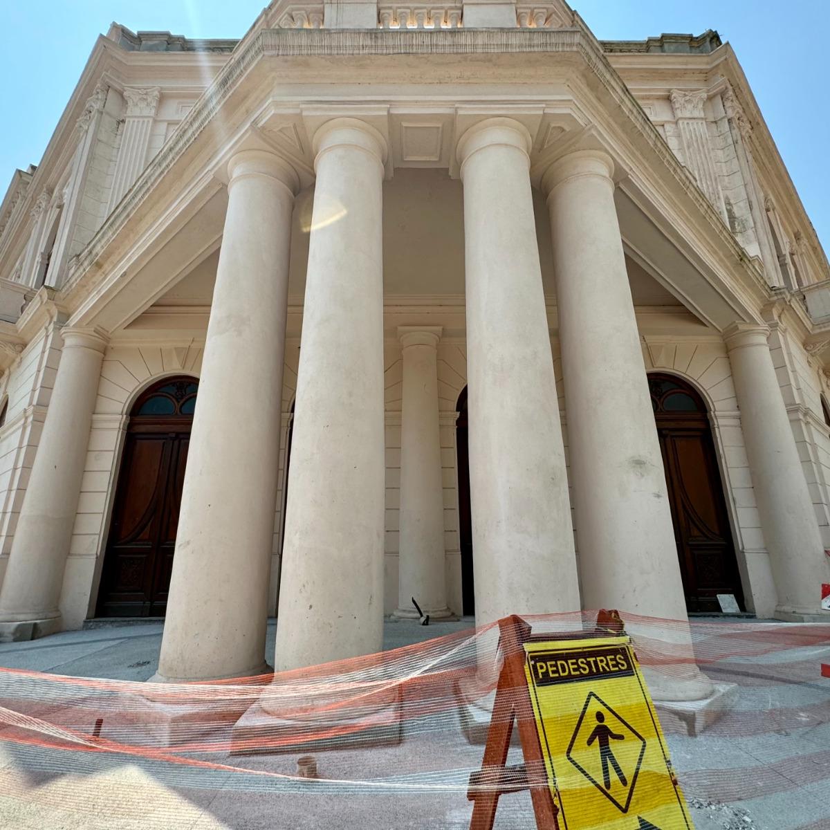 Teatro, no Centro, completou centenário em junho. Na época, a entrega da primeira fase da reforma do equipamento foi adiada por 90 dias