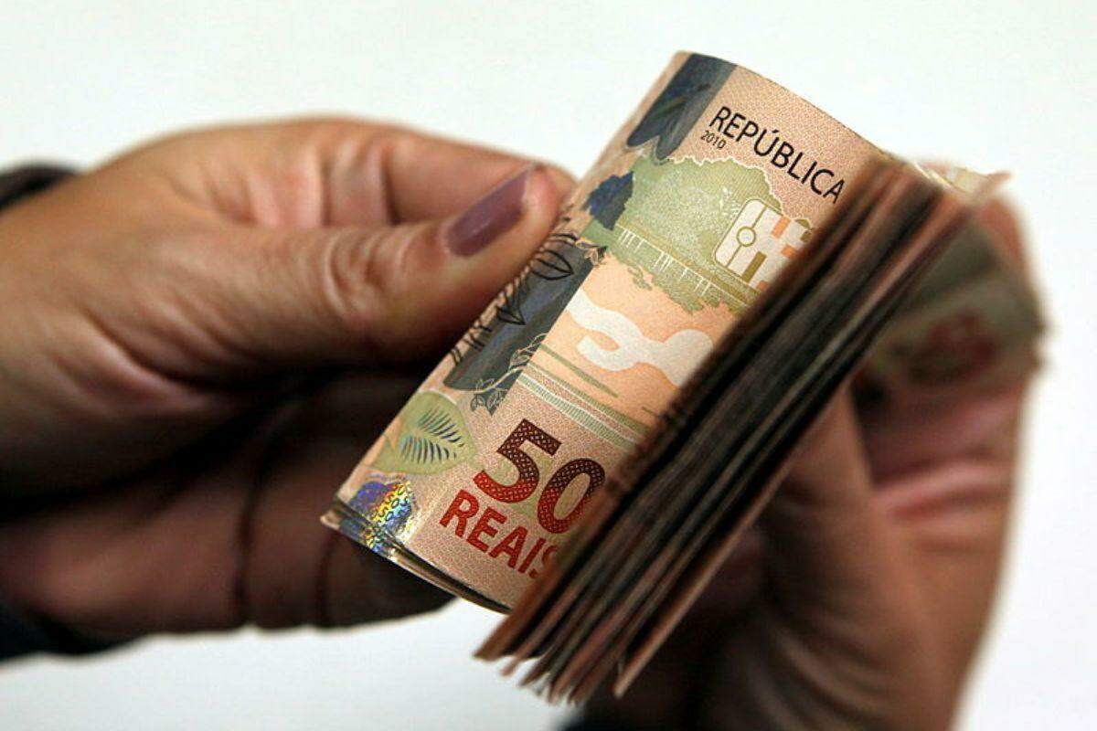 contioutra.com - Governo Federal vai pagar b&ocirc;nus de at&eacute; R$ 1.620 para 27 milh&otilde;es de brasileiros a partir do pr&oacute;ximo m&ecirc;s - veja se voc&ecirc; tem direito