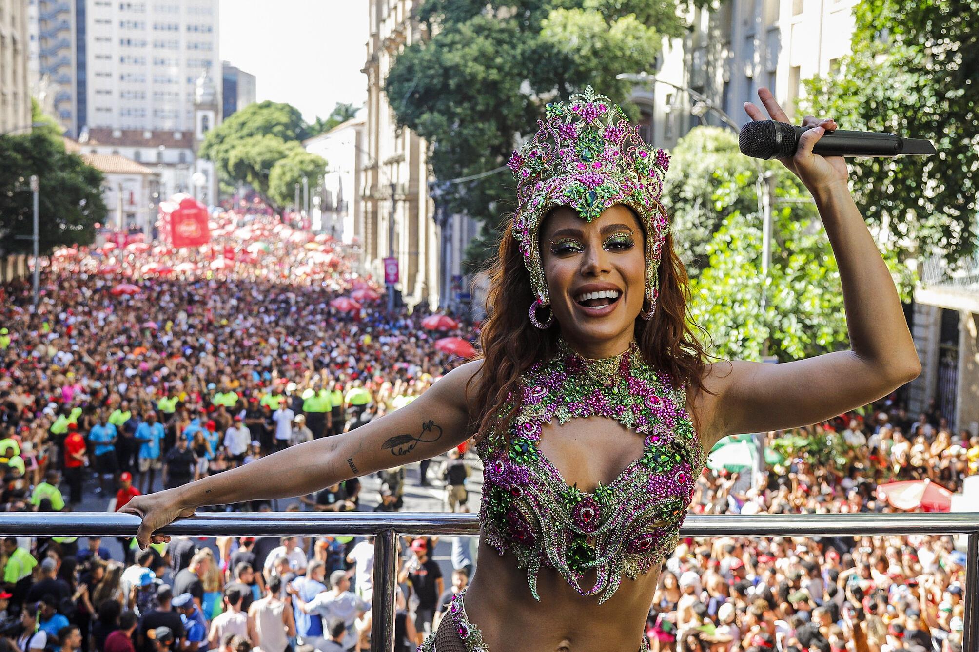 Cantora faz sua estreia como compositora no carnaval carioca