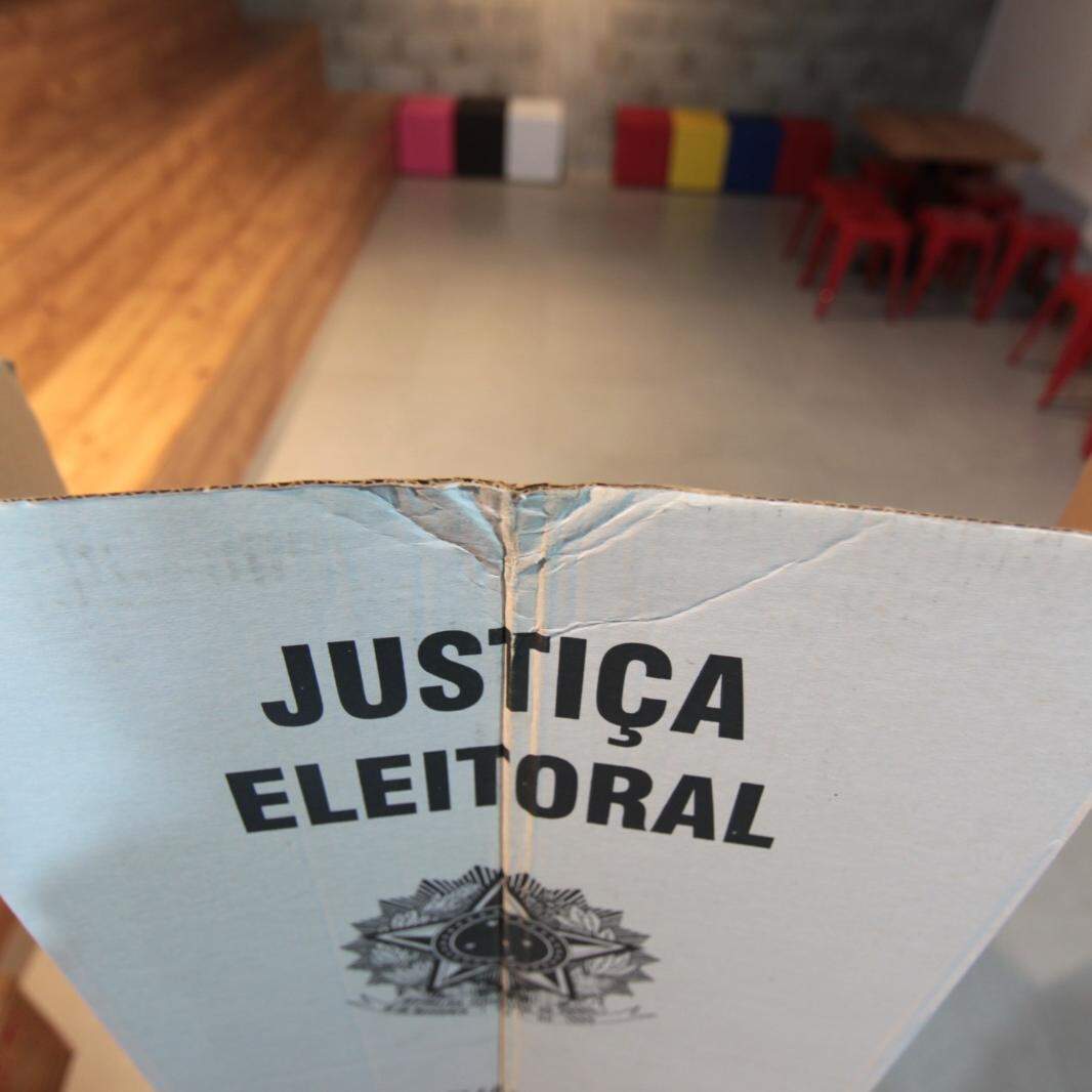 Justiça Eleitoral afirma que objetivo é impedir coação do exercício do voto. No entanto, há exceções
