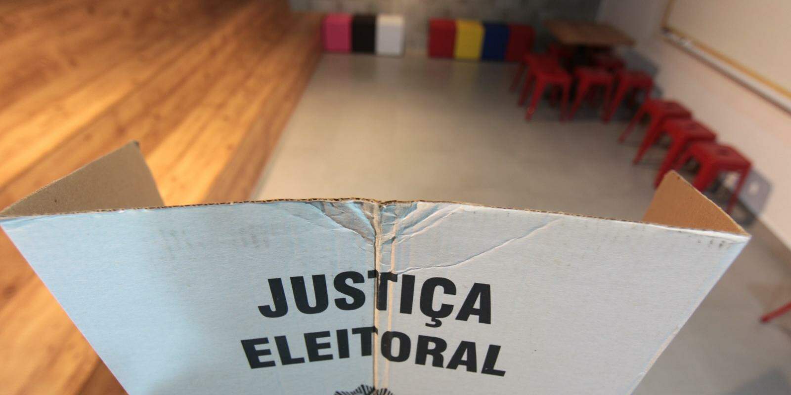 Justiça Eleitoral afirma que objetivo é impedir coação do exercício do voto. No entanto, há exceções