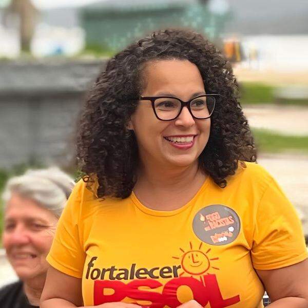 Débora chega à Alesp após dois mandatos na Câmara Municipal de Santos, onde foi reeleita como a vereadora mais votada da cidade, com 8.016 votos