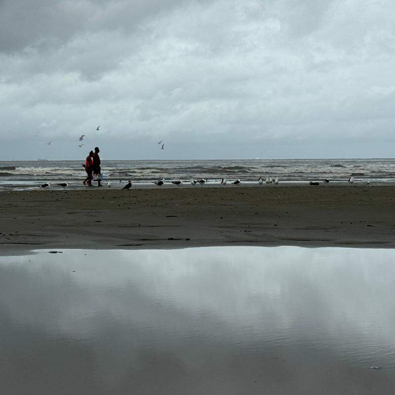Sol entre nuvens, tempo nublado, chuva e frio ditam o ritmo da última semana de maio na Baixada Santista