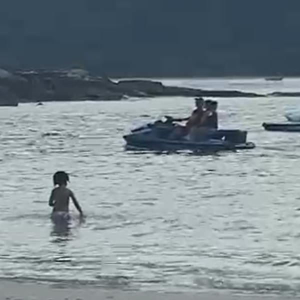 De acordo com uma moradora, a situação ocorre há cerca de 1 ano