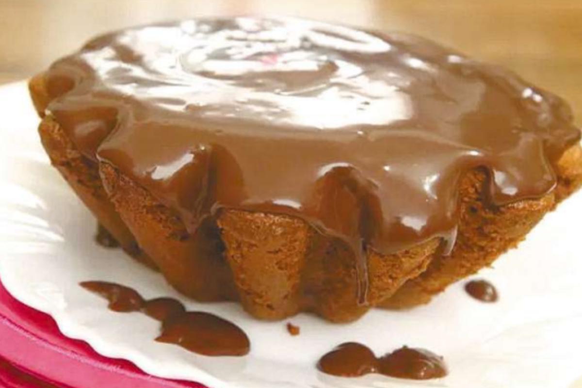 Momento Boa Mesa: Aprenda a fazer bolo de casca de banana com cobertura de creme de avelã