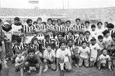 O Santos foi campeão paulista em 1984, na final contra o Corinthians, vestindo a clássica camisa alvinegra da Adidas