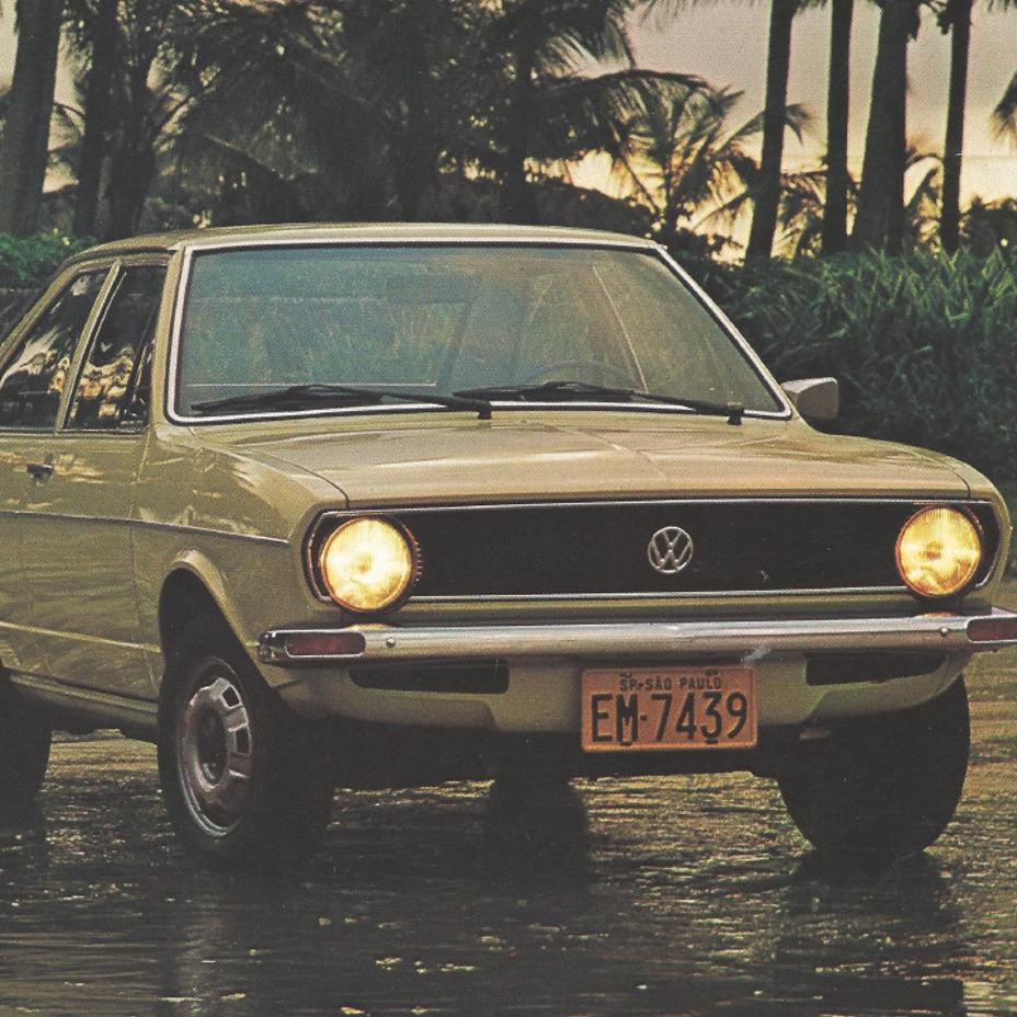 Lançado em 1974, o Passat revolucionou o mercado com design de Giorgetto Giugiaro e avanços técnicos, marcando uma era na indústria automotiva nacional