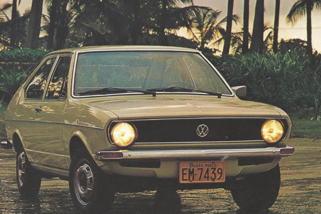 Lançado em 1974, o Passat revolucionou o mercado com design de Giorgetto Giugiaro e avanços técnicos, marcando uma era na indústria automotiva nacional