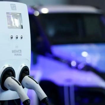 Entre os principais pontos de atenção está a instalação adequada dos carregadores