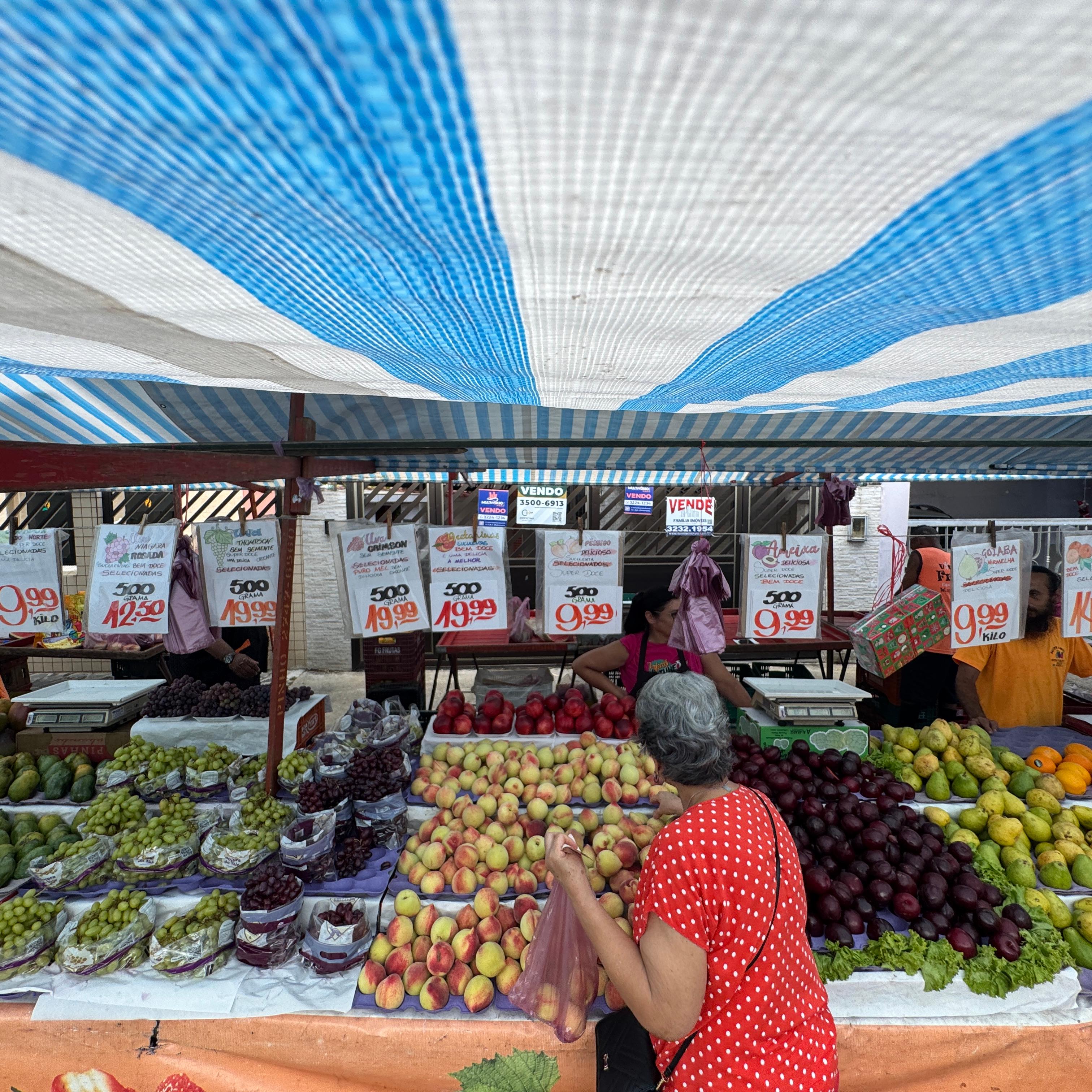 Adaptações no cardápio ou redução de quantidades são alternativas para os consumidores