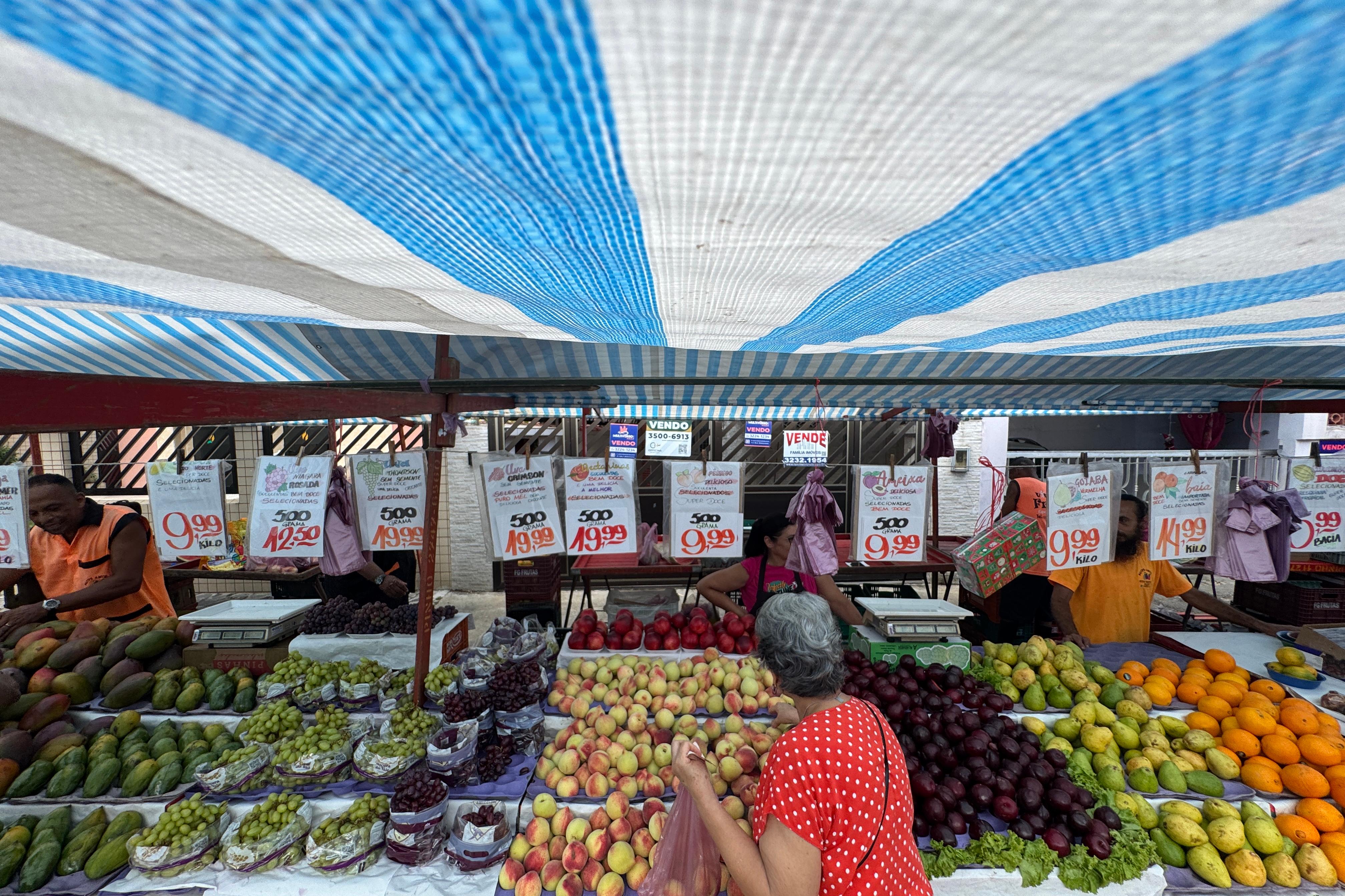 Adaptações no cardápio ou redução de quantidades são alternativas para os consumidores