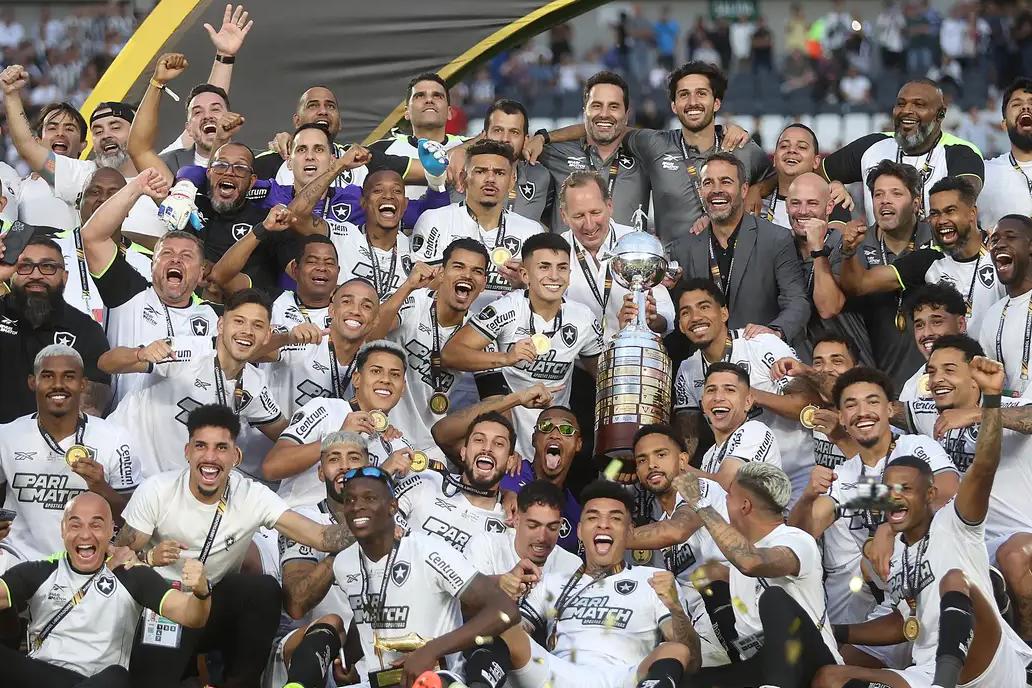 Campeão da Libertadores, o Fogão precisa reverter o revés de 2 a 0 no primeiro jogo