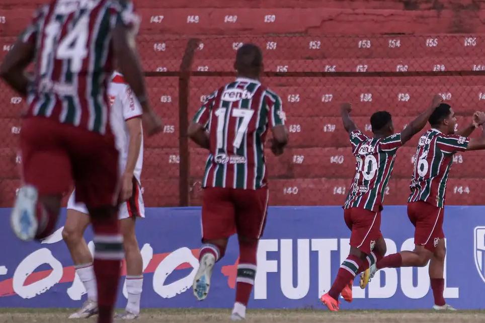 O triunfo do Fluminense começou a ser construído logo aos 8 minutos do primeiro tempo