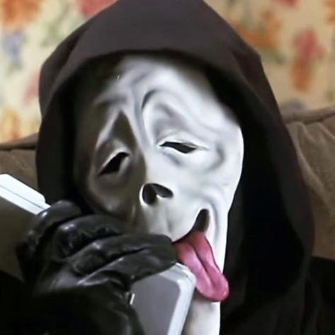 Todo Mundo em Pânico é uma paródia de filmes famosos de terror e virou um clássico