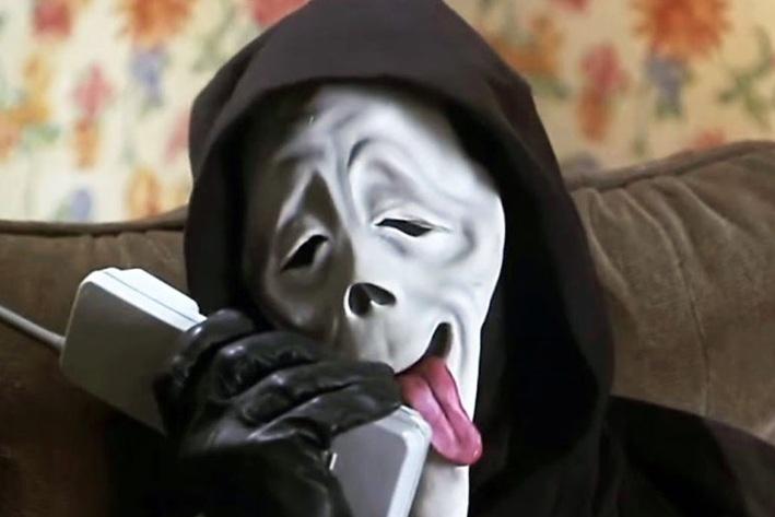 Todo Mundo em Pânico é uma paródia de filmes famosos de terror e virou um clássico