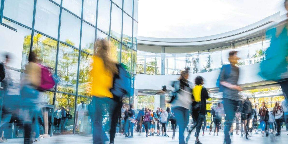 A diretora de Gente e Cultura da Porto Seguro, Patrícia Coimbra, destaca que o programa busca estudantes dispostos a aprender e a assumir desafios