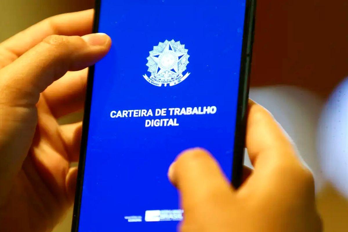 Indústria, construção e comércio cortam 34 mil vagas com ensino superior em 2025, mostra FGV
