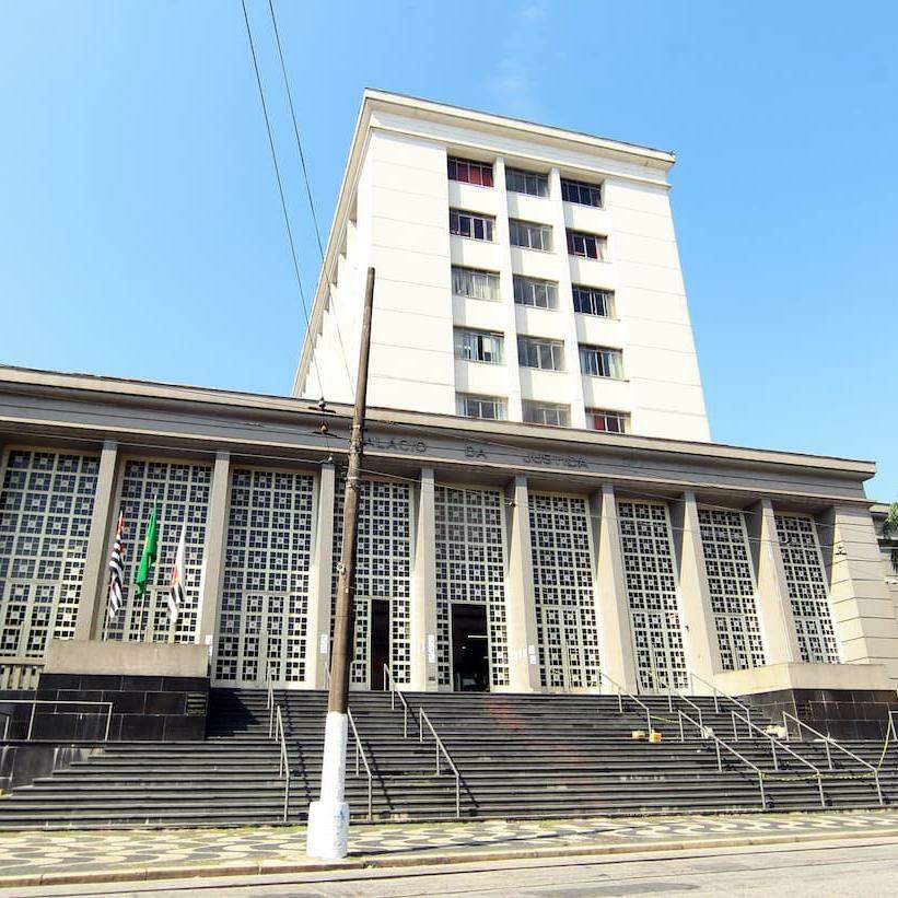 A Justiça de Santos condenou empresa de mudança internacional por deixar casal sem roupas, móveis e eletrodomésticos por mais de três meses