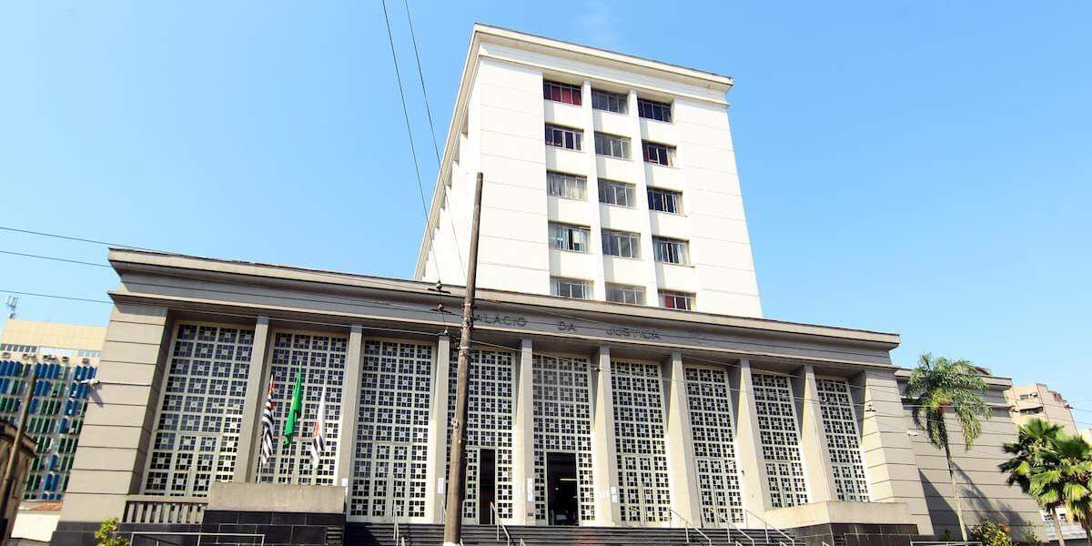 A Justiça de Santos condenou empresa de mudança internacional por deixar casal sem roupas, móveis e eletrodomésticos por mais de três meses