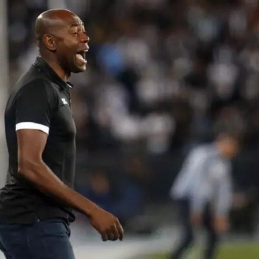 Cláudio Caçapa está de volta ao Botafogo