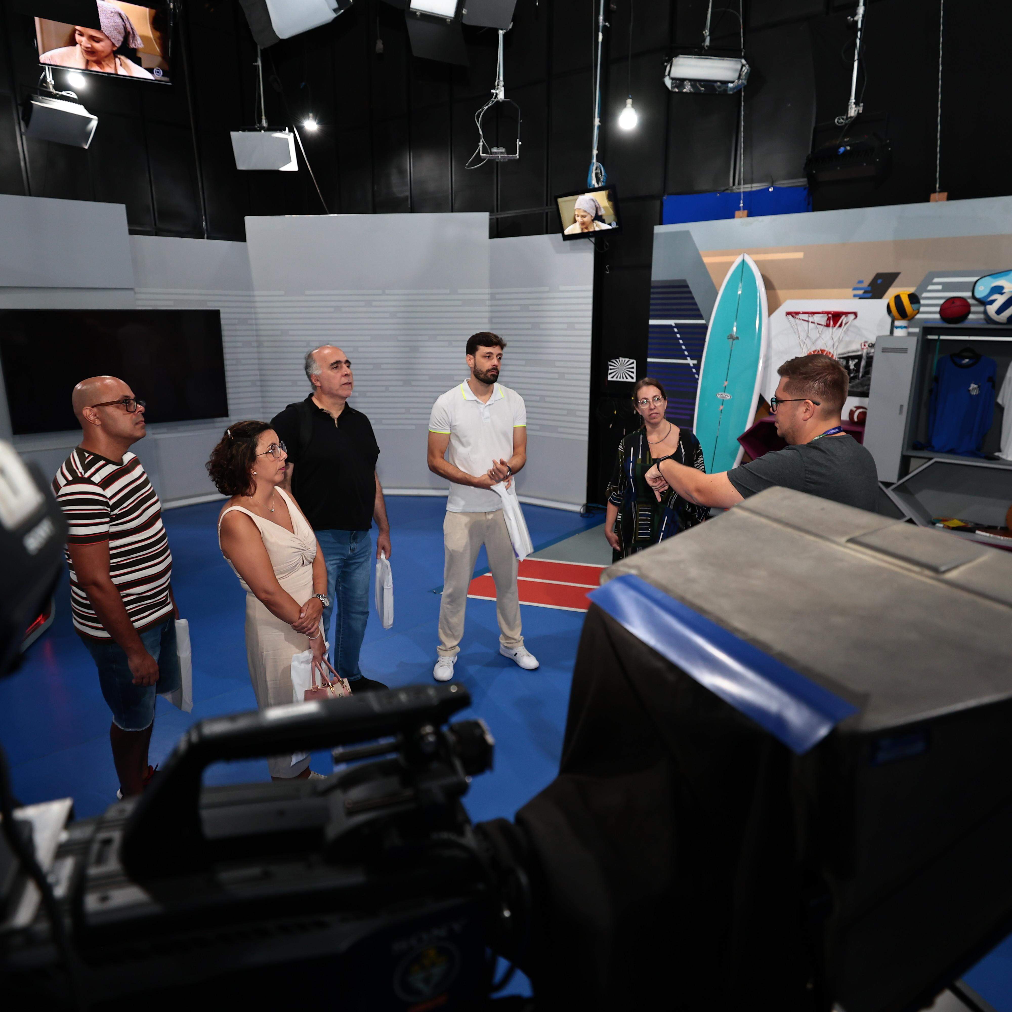 Grupo de assinantes também visitou o estúdio da TV Tribuna