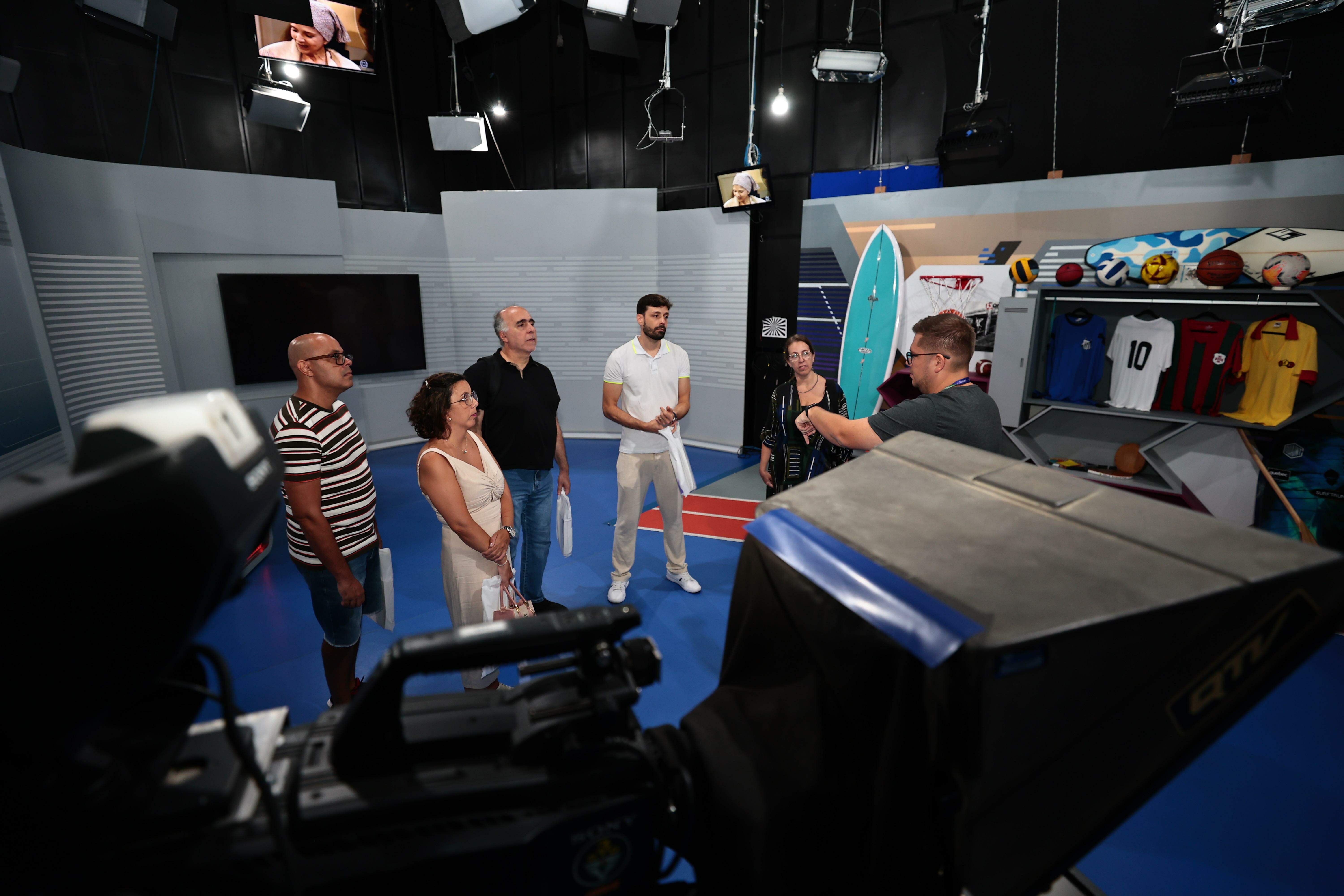 Grupo de assinantes também visitou o estúdio da TV Tribuna