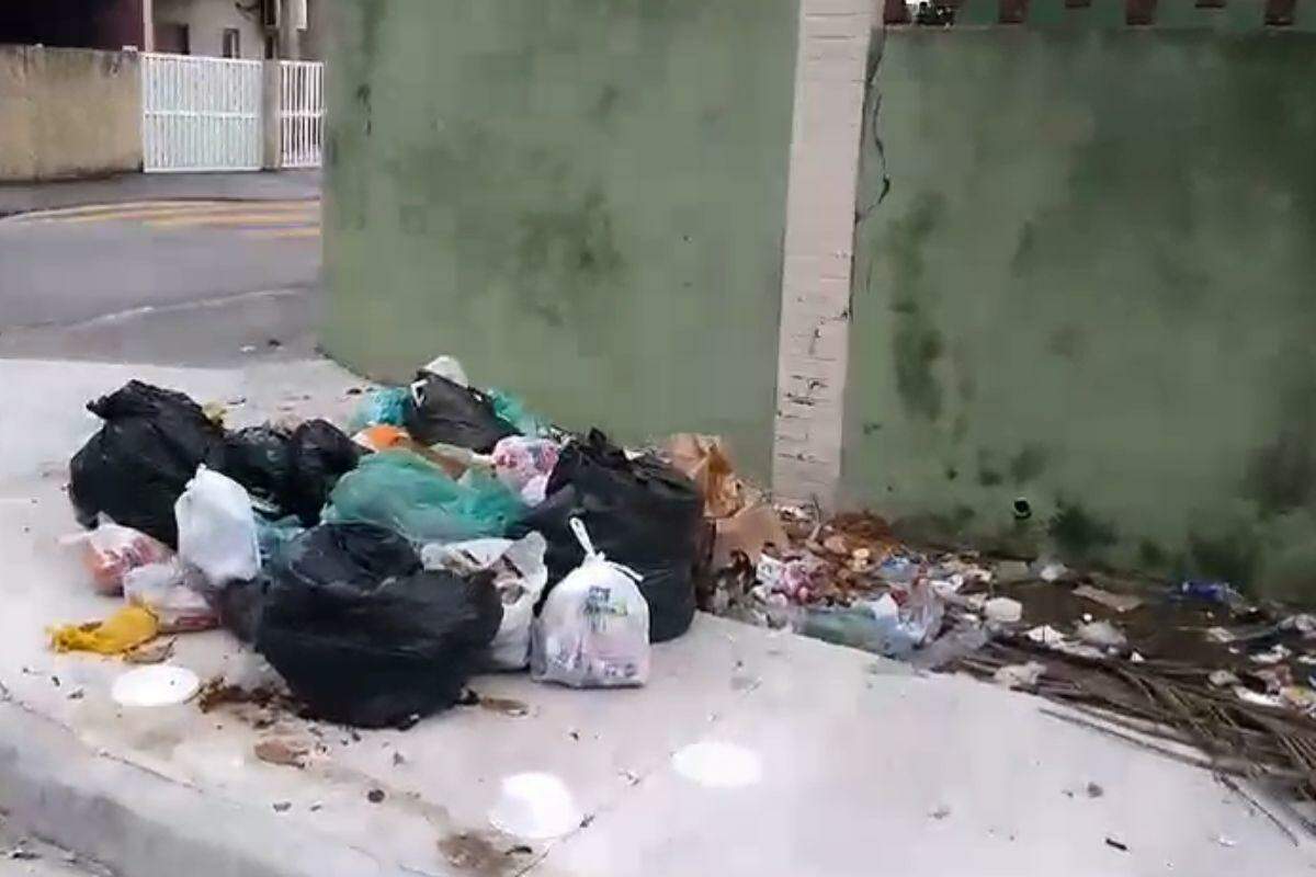 O local tem sido solo fértil para a proliferação de baratas, ratos e escorpiões (Reprodução/Acervo Pessoal)
