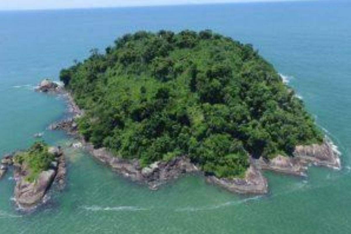 A Ilha do Guaraú é acessível apenas por barco (Divulgação)