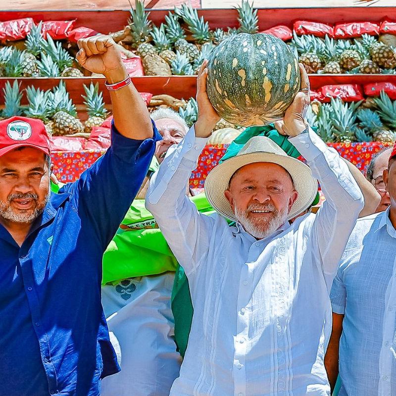 Presidente Lula durante visita às áreas de produção de goiaba, café e milho