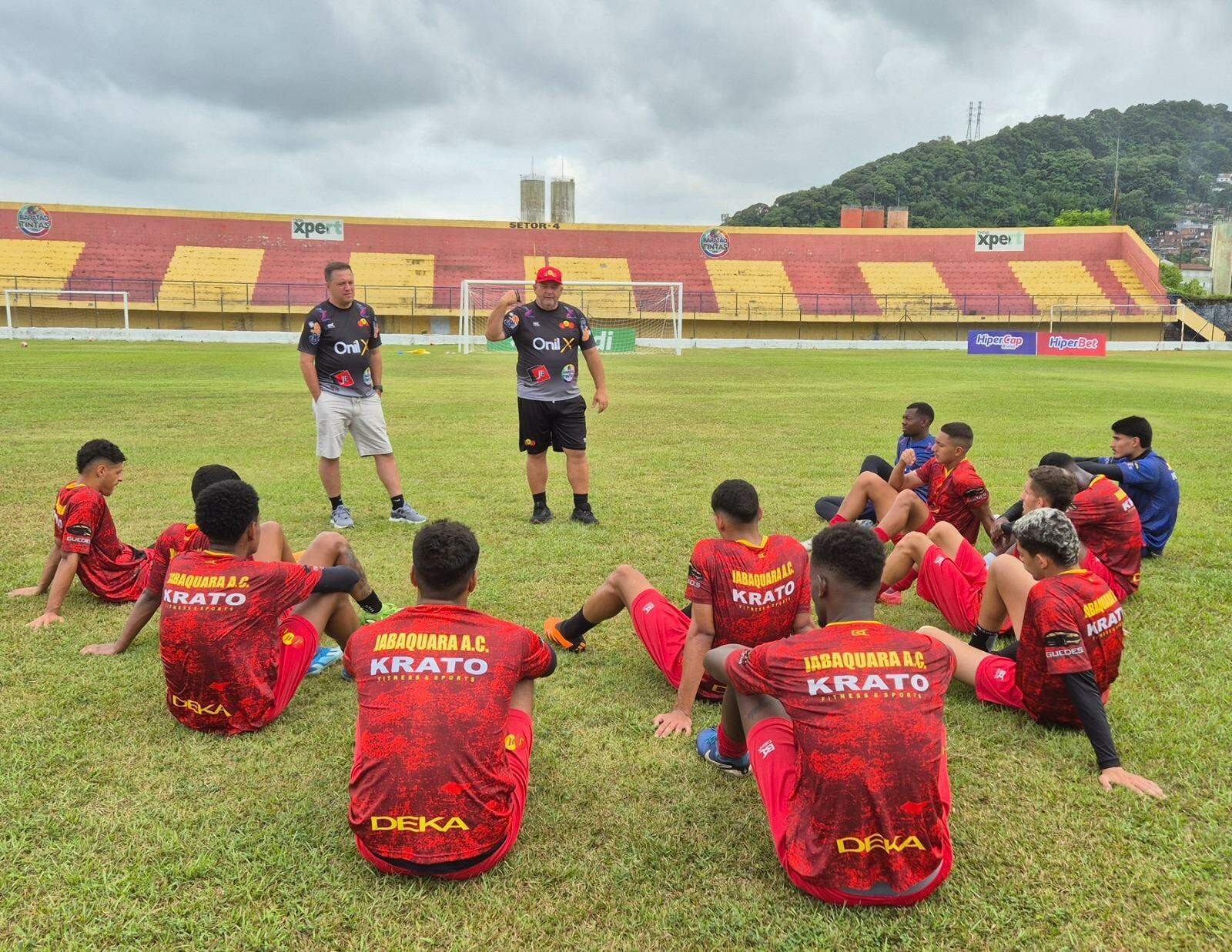 Atletas do Jabuca treinaram no Estádio Espanha para o jogo desta quarta-feira (12) (Divulgação)